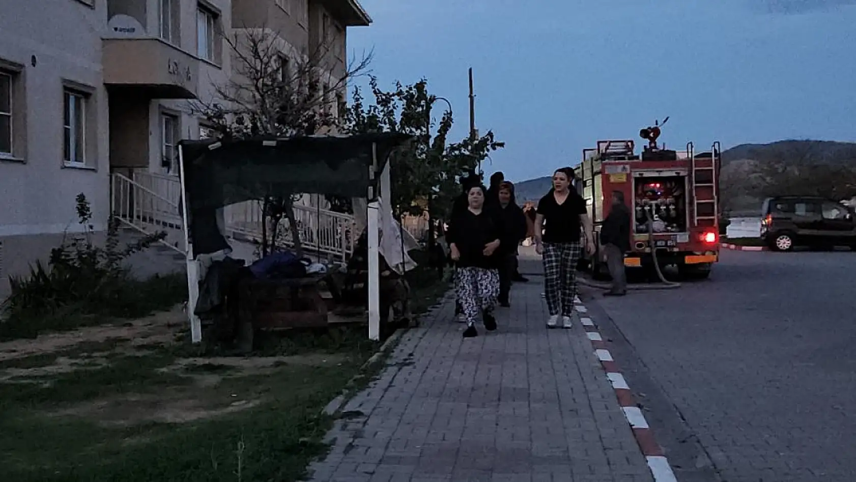 Apartman Koridorunda Dehşet: 68 Yaşındaki Kadın Öldürüldü, Şüpheli İntihar Etti