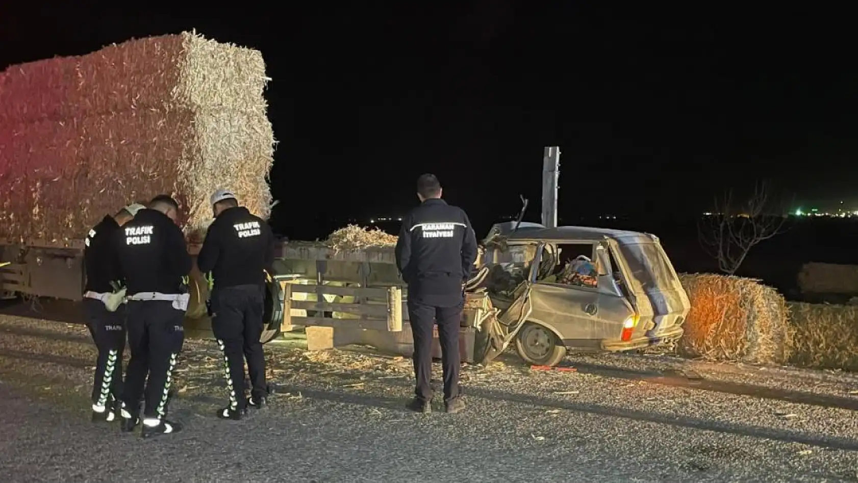 Otomobil tıra ok gibi saplandı: Karı-koca hayatını kaybetti