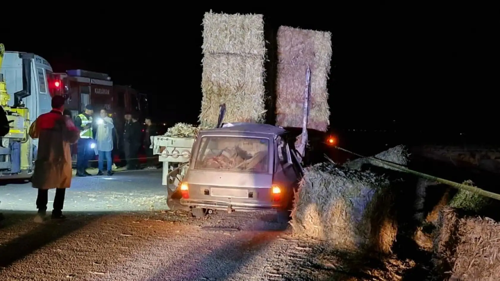 Otomobil tıra ok gibi saplandı: Karı-koca hayatını kaybetti