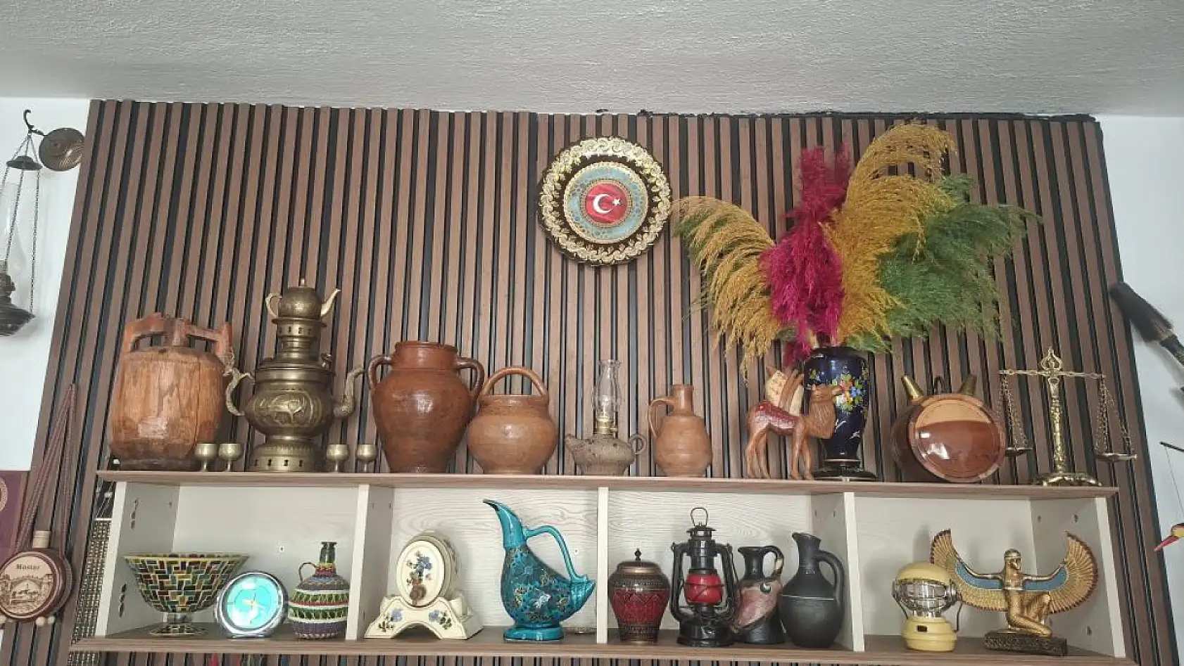 İşçi emeklisi eski antika eşyalarla evinde küçük bir müze kurdu