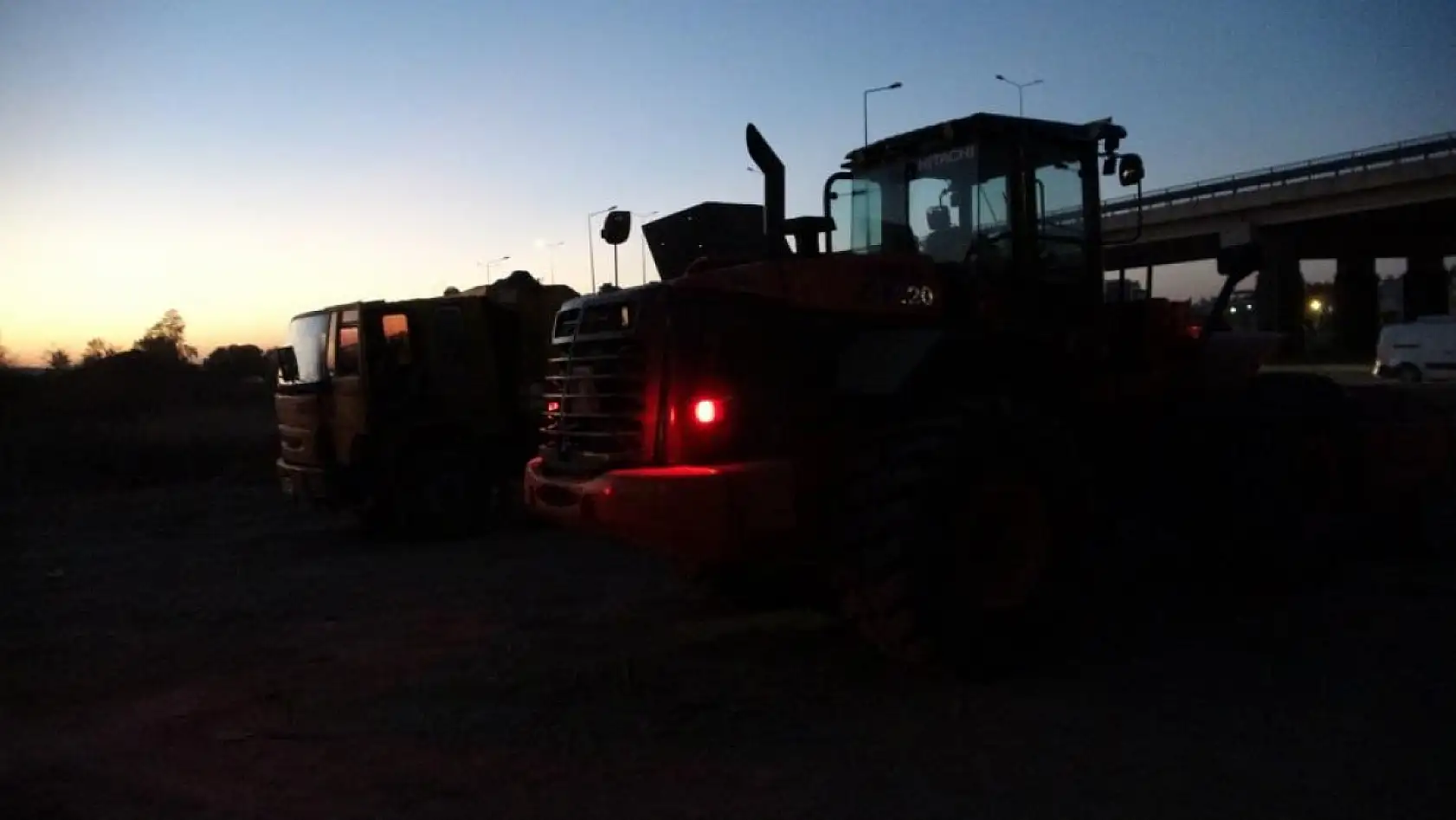 Kum hırsızlarına gece baskını: 1 tutuklama, 8 araca el konuldu