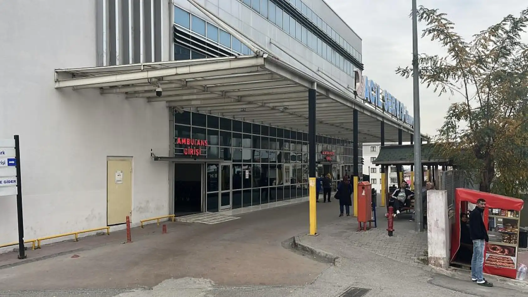 Özel lisede gıda zehirlenmesi alarmı: 14 öğrenci hastaneye kaldırıldı