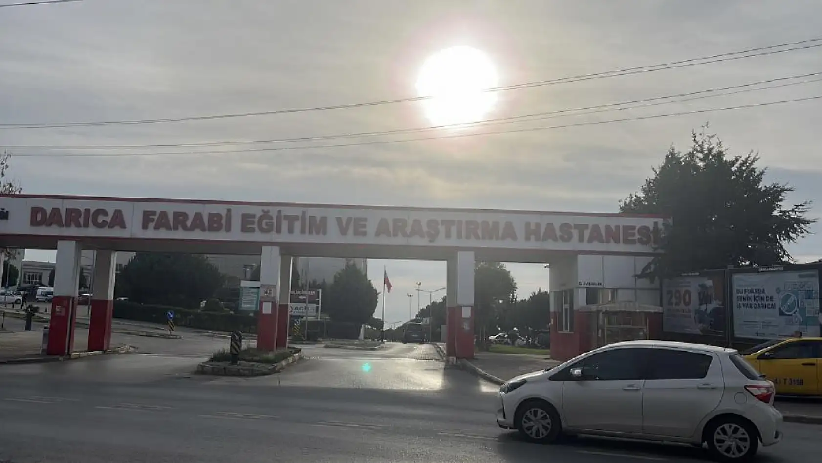 Özel lisede gıda zehirlenmesi alarmı: 14 öğrenci hastaneye kaldırıldı