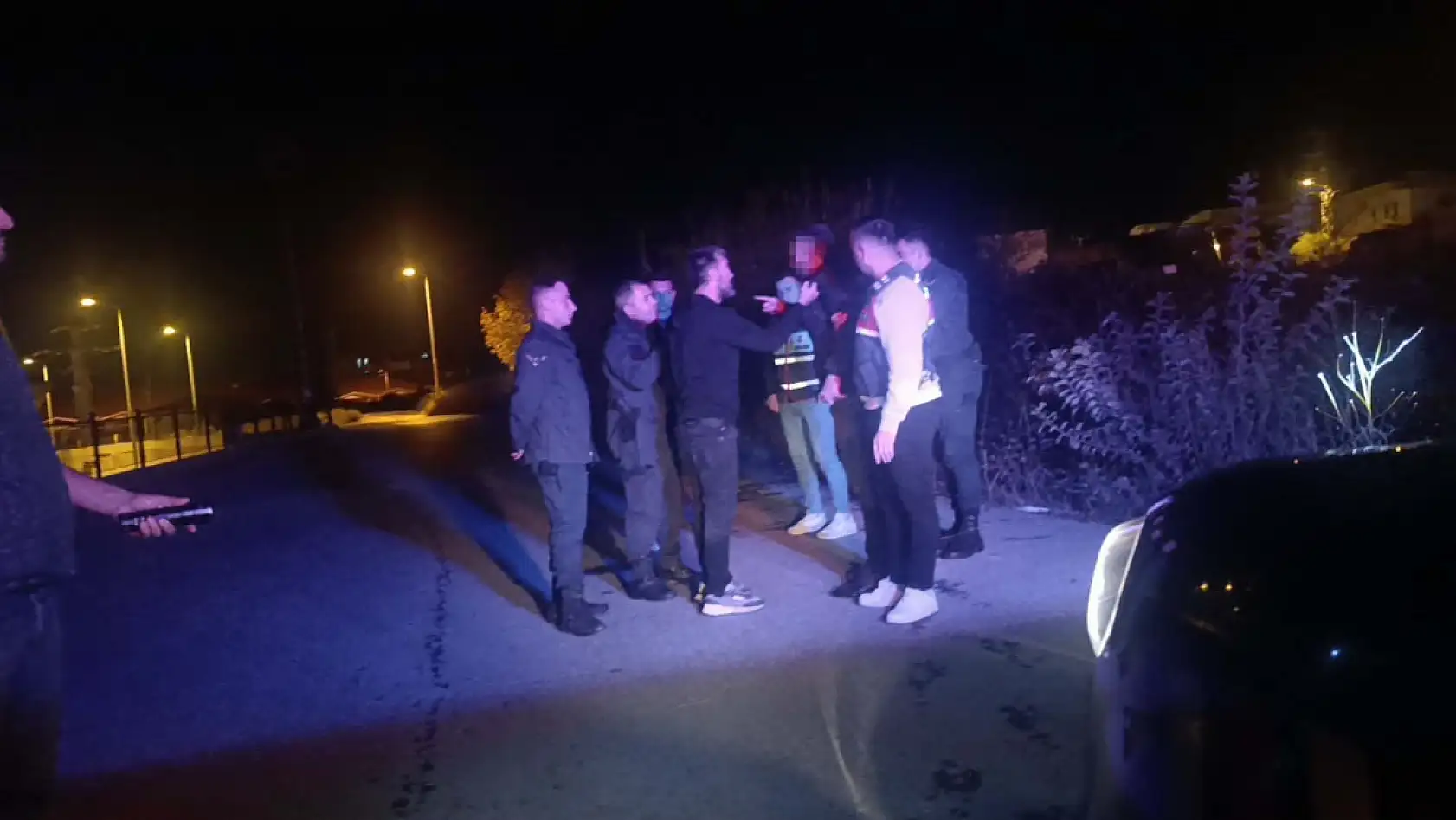 Sulama kanalına uçan araçtan ekipler kurtardı, alkolmetreyi üflemeyince ehliyetine el konuldu