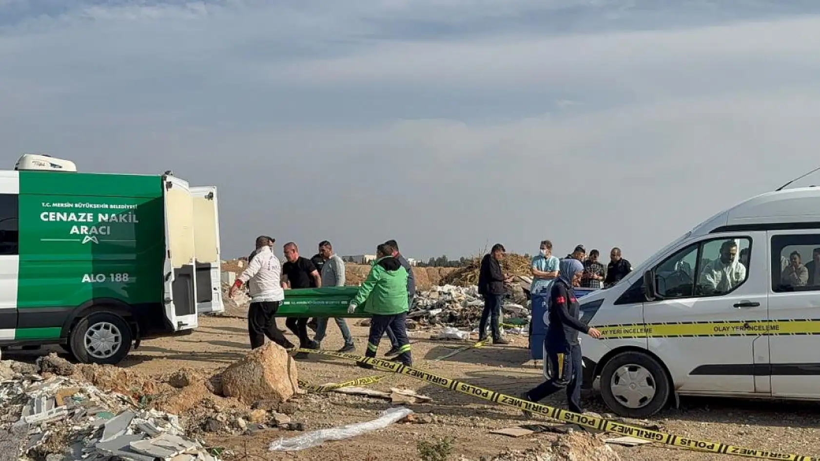 Korkunç cinayet: Öldürüp tuzlayıp halıya sarıp çekyatla atmışlar