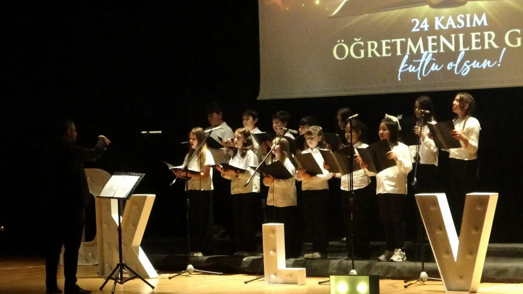 Muğla'da 24 Kasım Öğretmenler Günü düzenlenen programla kutlandı