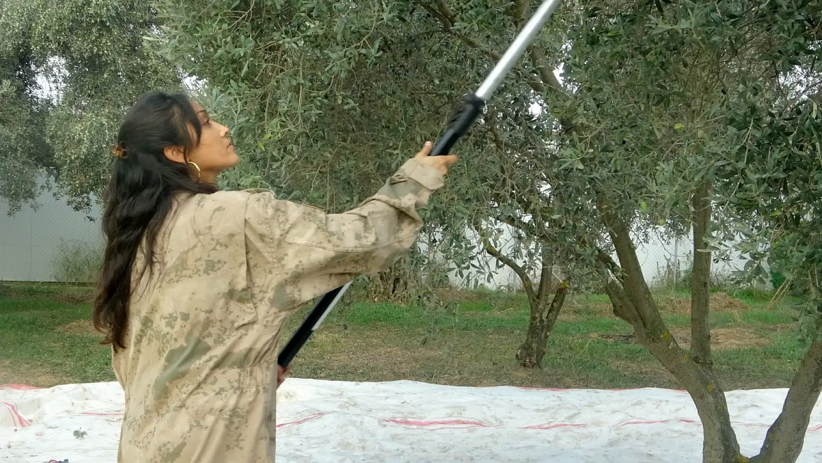 Yatağan'da genç kadın çiftçi huzuru toprakta buldu