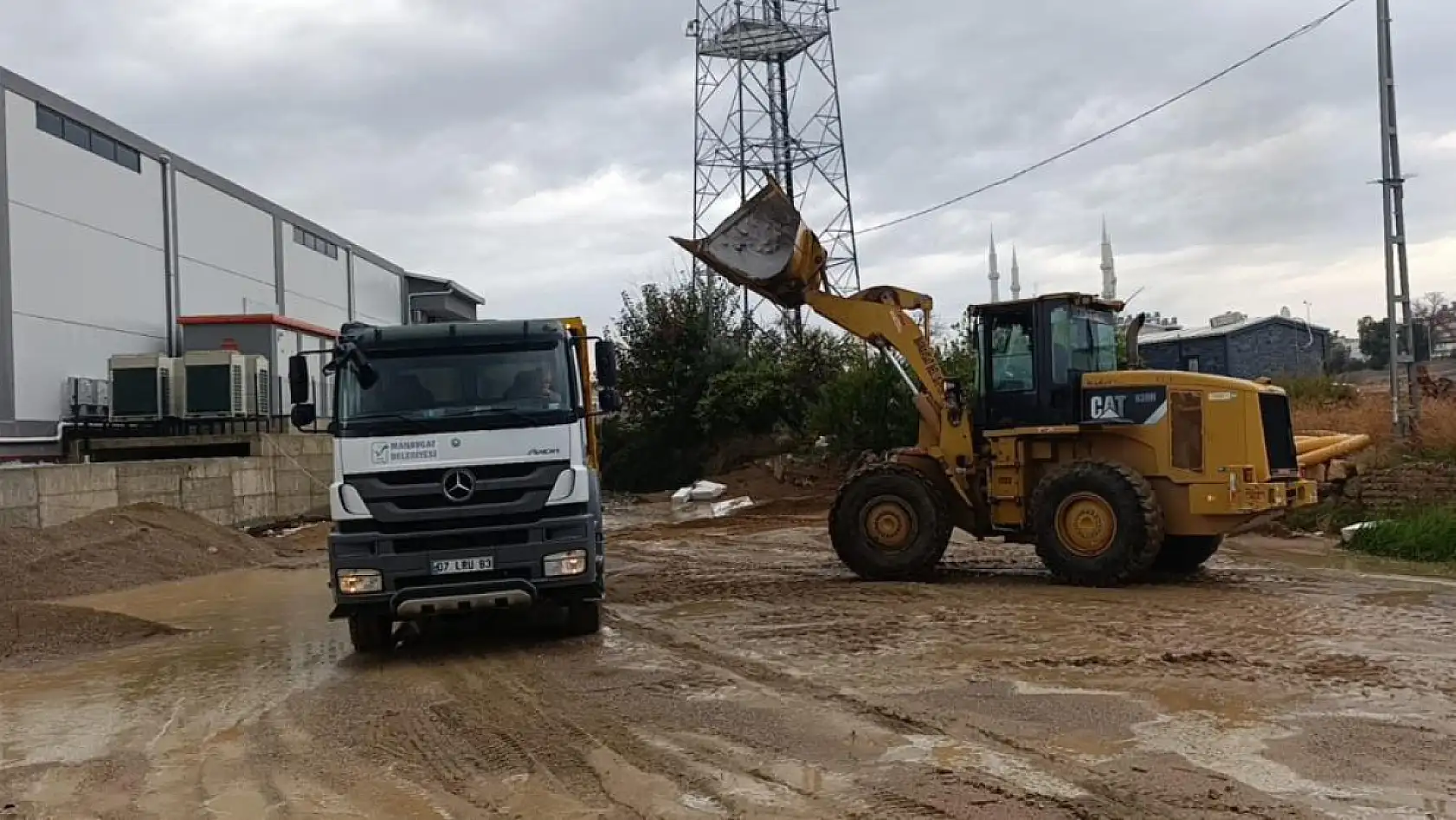 Kumları çalıp sahilleri talan etmişlerdi: Kamyonlar dolusu plaj kumu bulundu