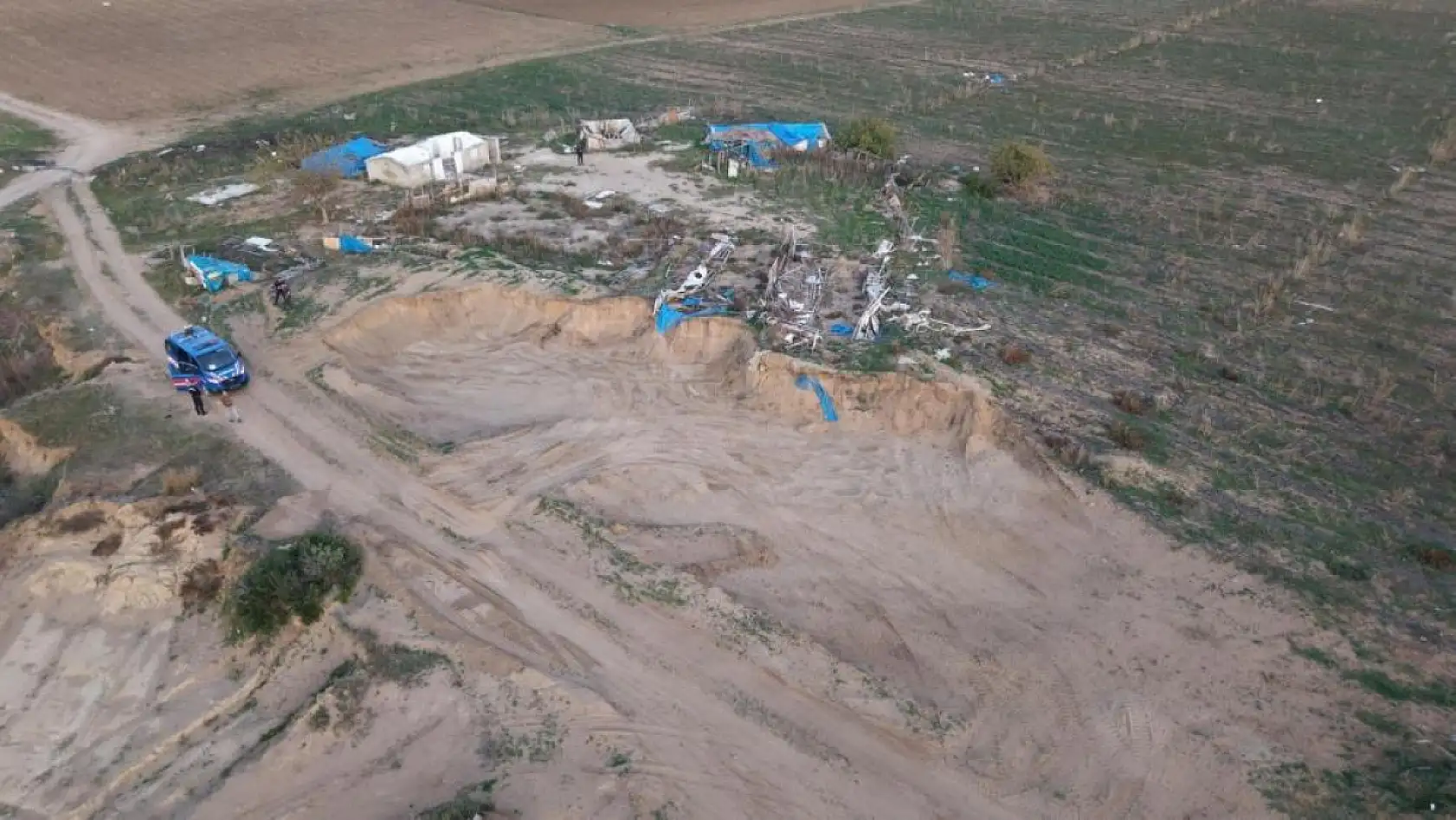 Kumları çalıp sahilleri talan etmişlerdi: Kamyonlar dolusu plaj kumu bulundu