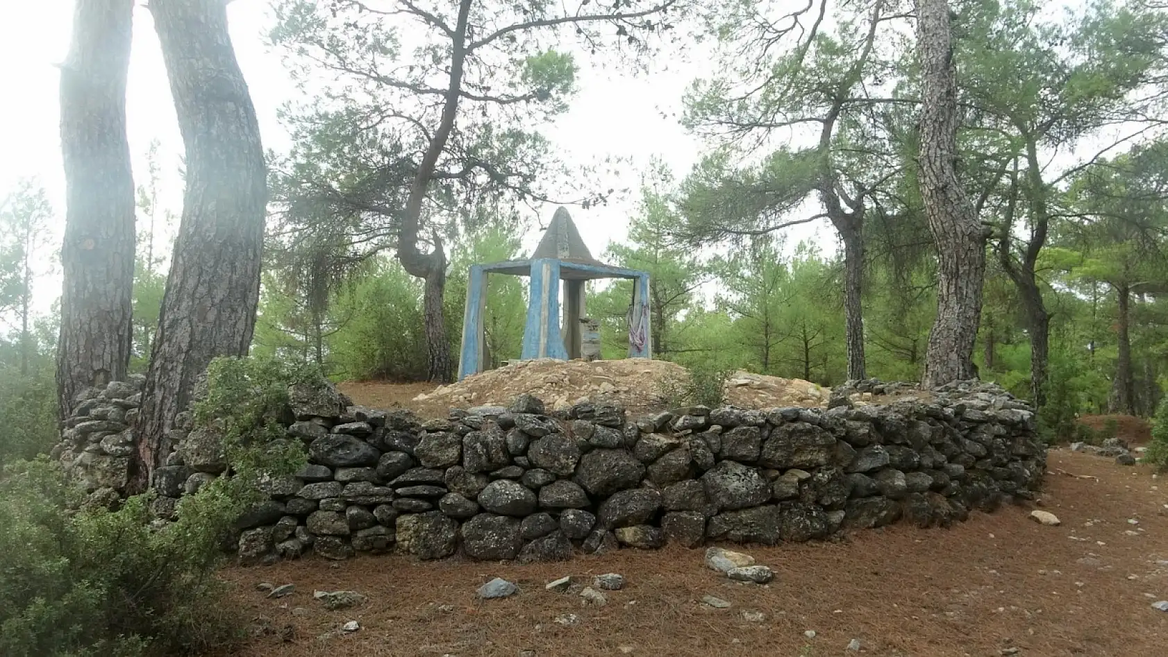 Muğla'da 300 yıllık türbe kaçak kazıyla delik deşik edildi