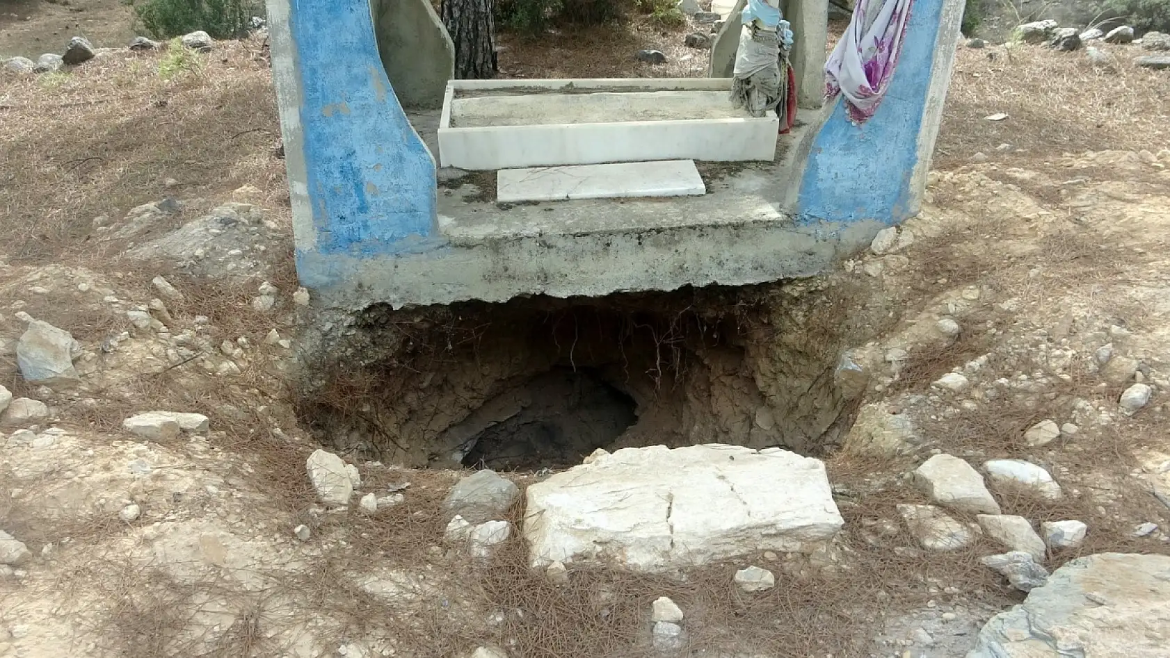 Muğla'da 300 yıllık türbe kaçak kazıyla delik deşik edildi