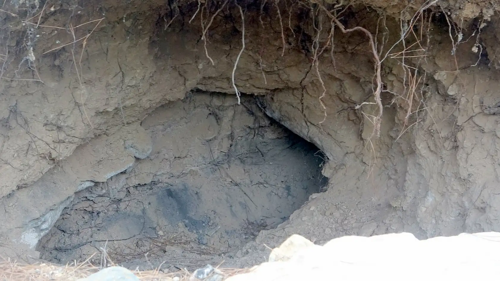 Muğla'da 300 yıllık türbe kaçak kazıyla delik deşik edildi