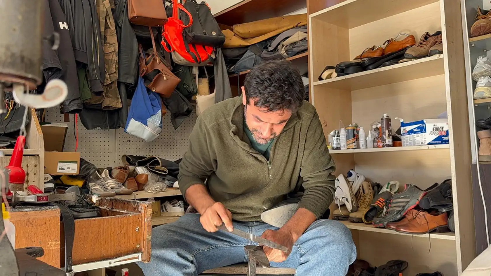 Datça'nın tek ayakkabı tamircisi Arslan, rakibi olmamasından memnun