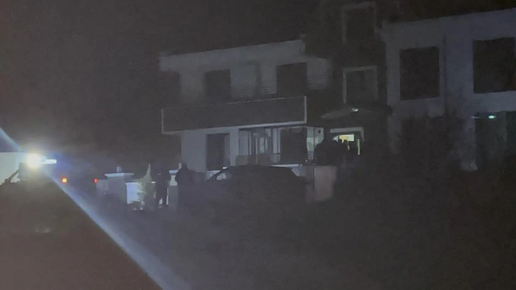 Damadını gözünden vurdu