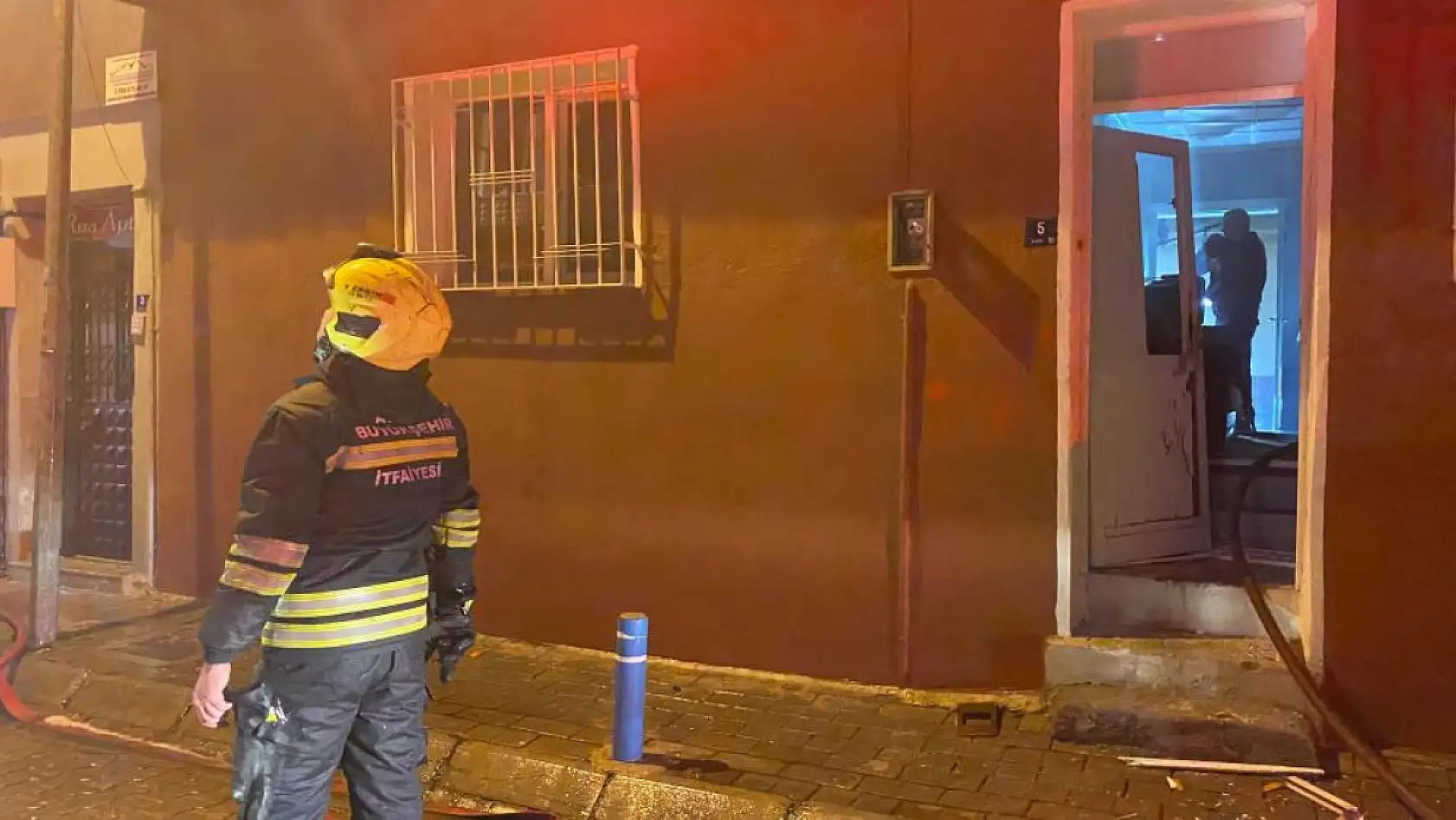 Çıkan yangında yaşlı kadın evsiz kaldı