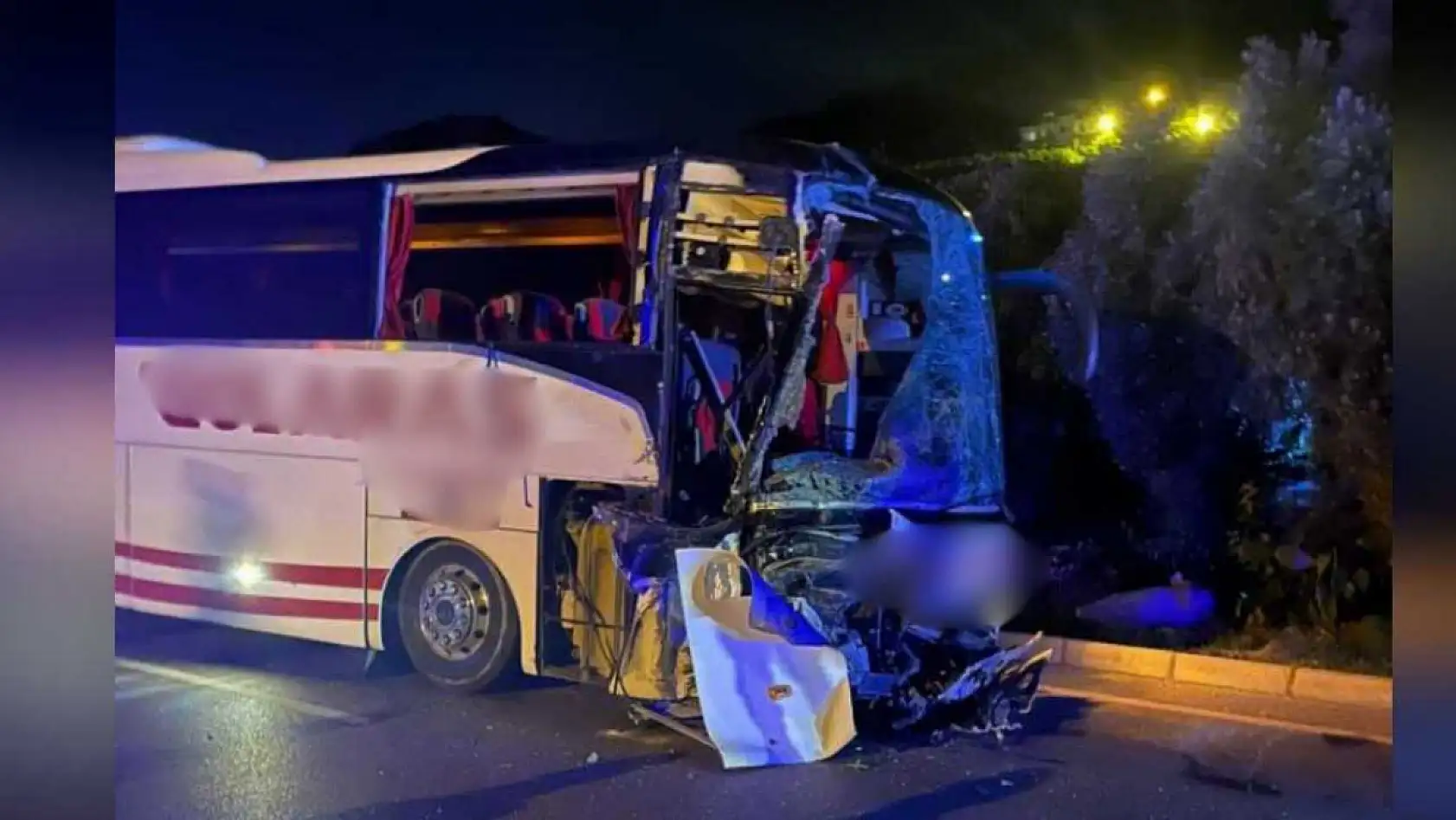 Yolcu otobüsü tırla çarpıştı: 5 kişi yaralandı