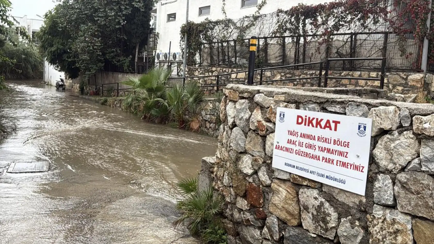 Bodrum'u sağanak yağış vurdu