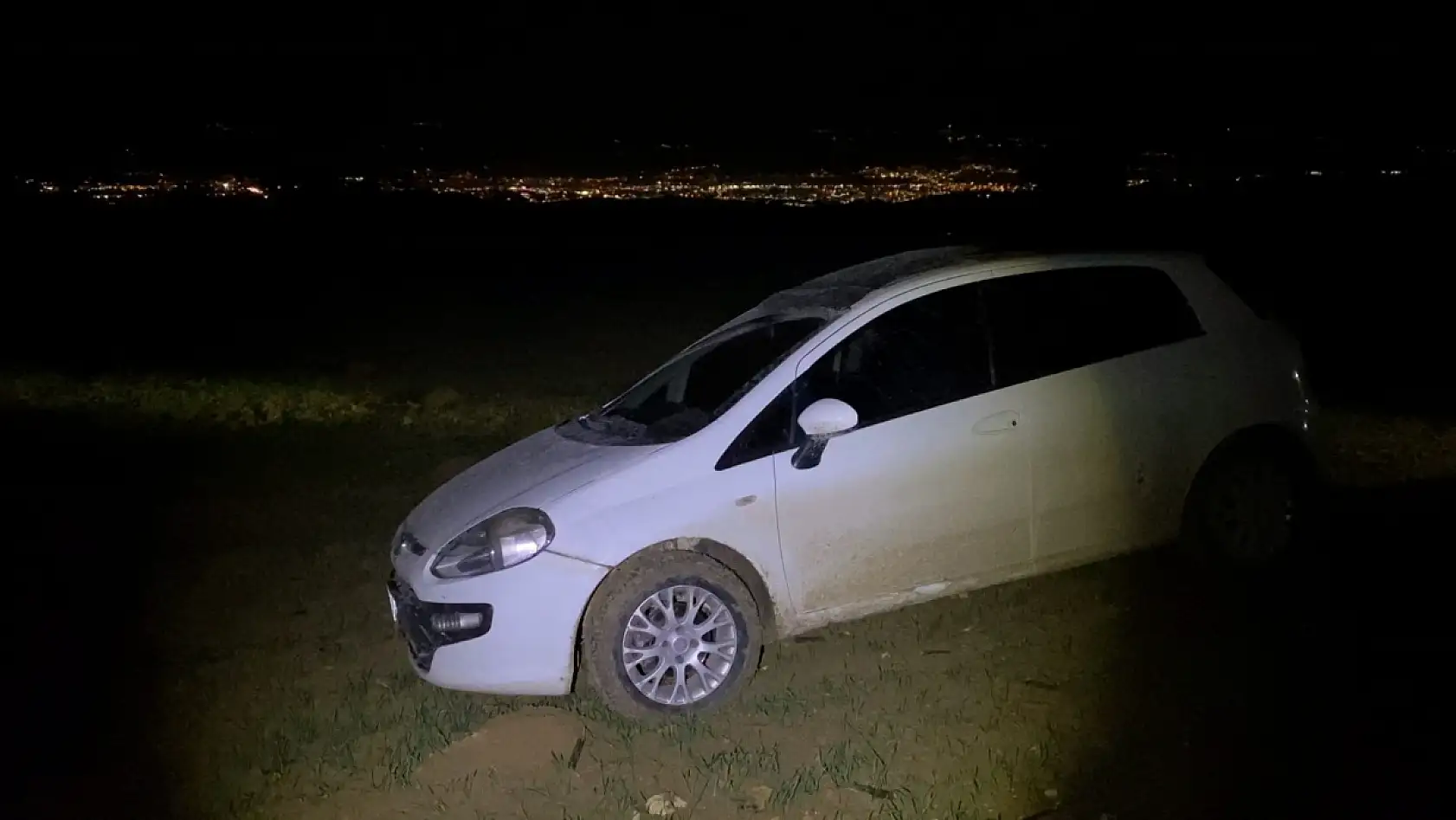 Polisin dur ihtarına uymadı, çamura saplanınca yaya olarak kaçtı