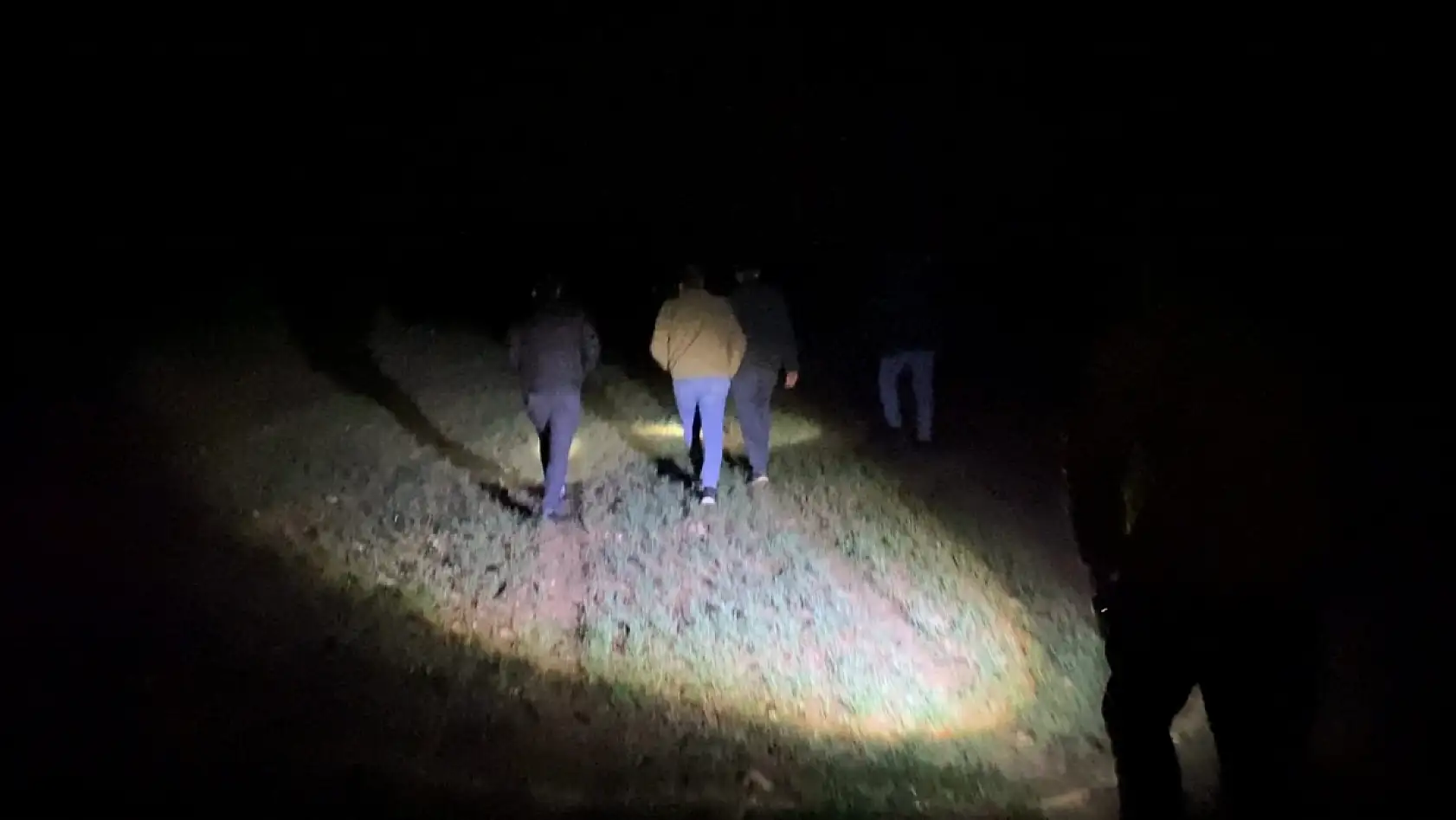 Polisin dur ihtarına uymadı, çamura saplanınca yaya olarak kaçtı