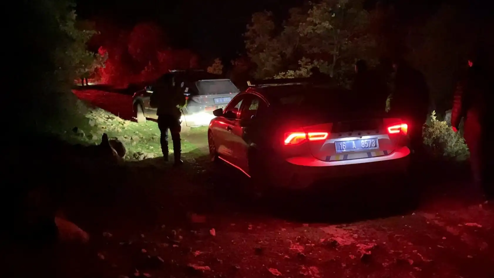 Polisin dur ihtarına uymadı, çamura saplanınca yaya olarak kaçtı