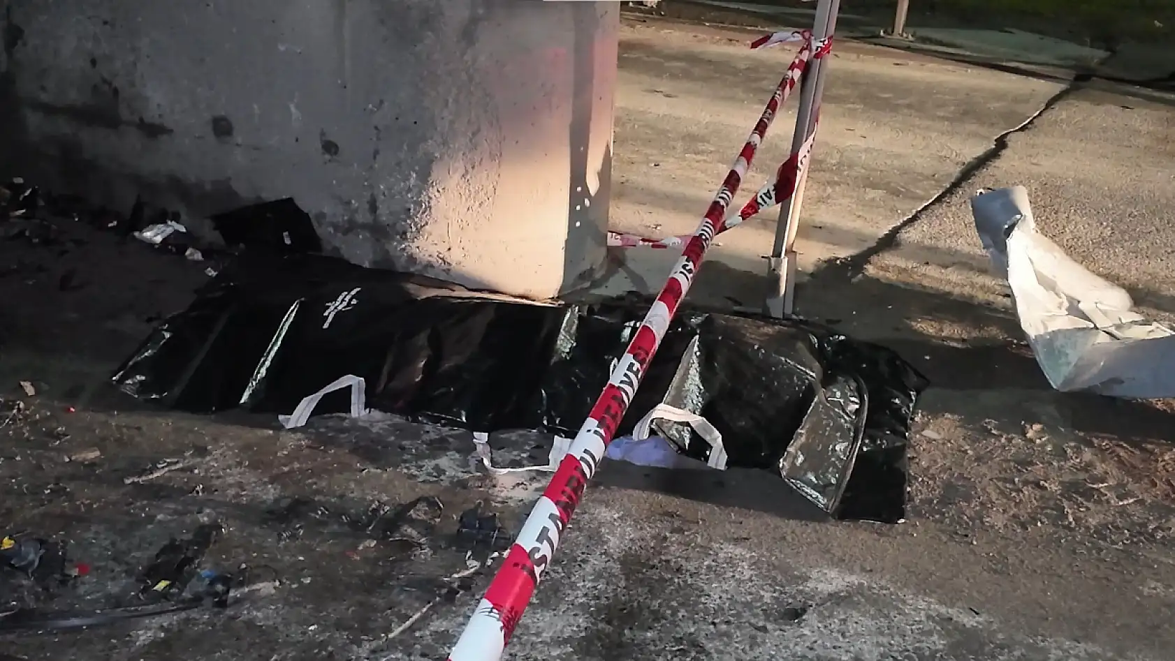 Otomobil gişelere saplandı: Sürücü hayatını kaybetti