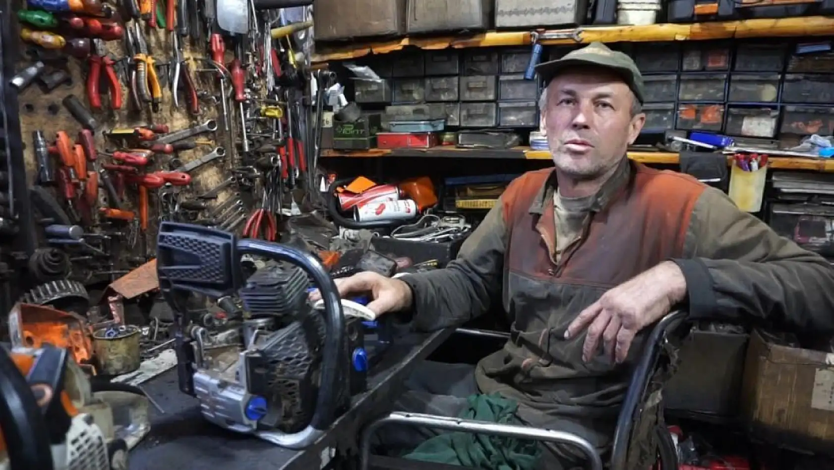 Çatıdan düşüp yüzde 94 engelli kaldı sıfırdan öğrendiği ikinci meslekle hayata tutundu