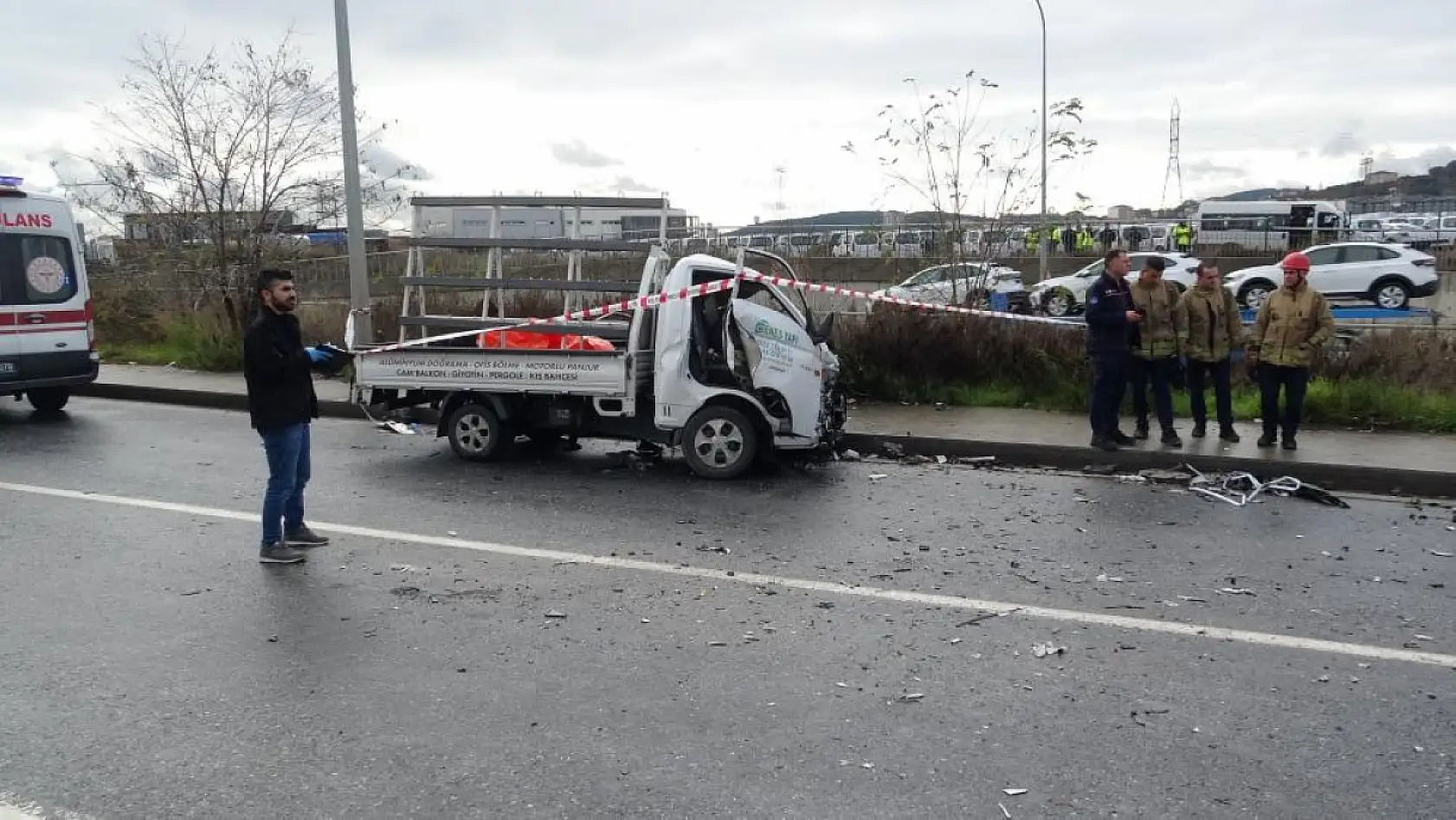 Hafriyat kamyonuyla çarpışan kamyonetin sürücüsü hayatını kaybetti