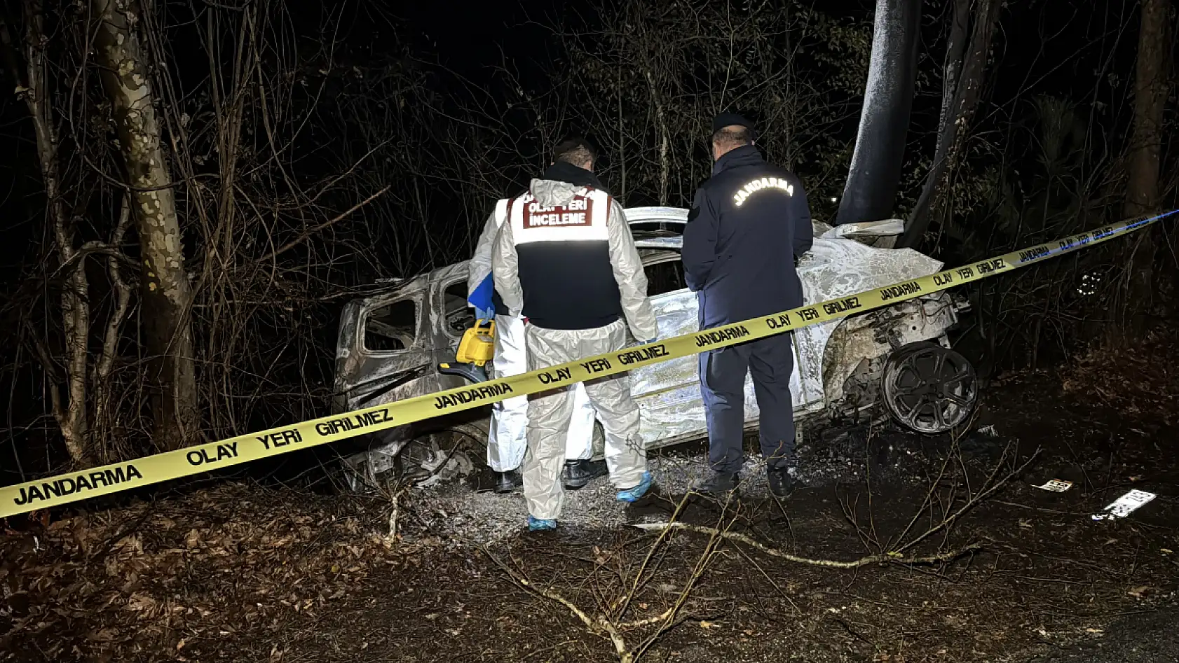 Feci kaza: Sürücü araçta yanarak hayatını kaybetti