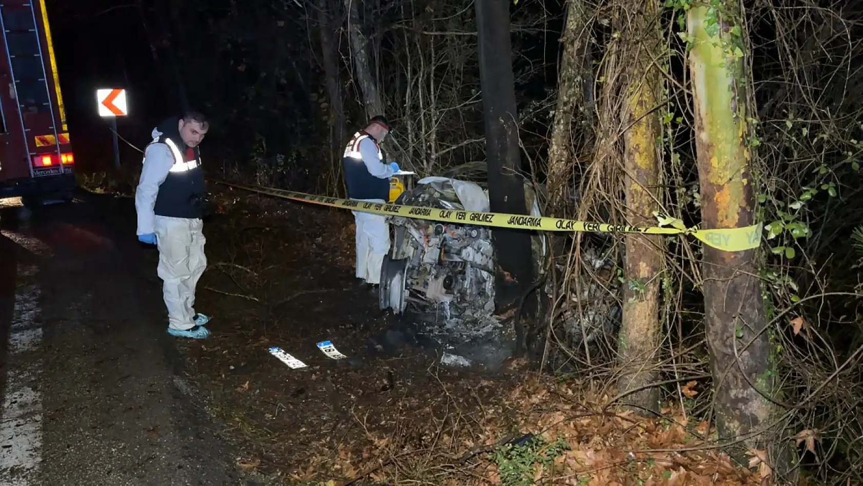 Feci kaza: Sürücü araçta yanarak hayatını kaybetti