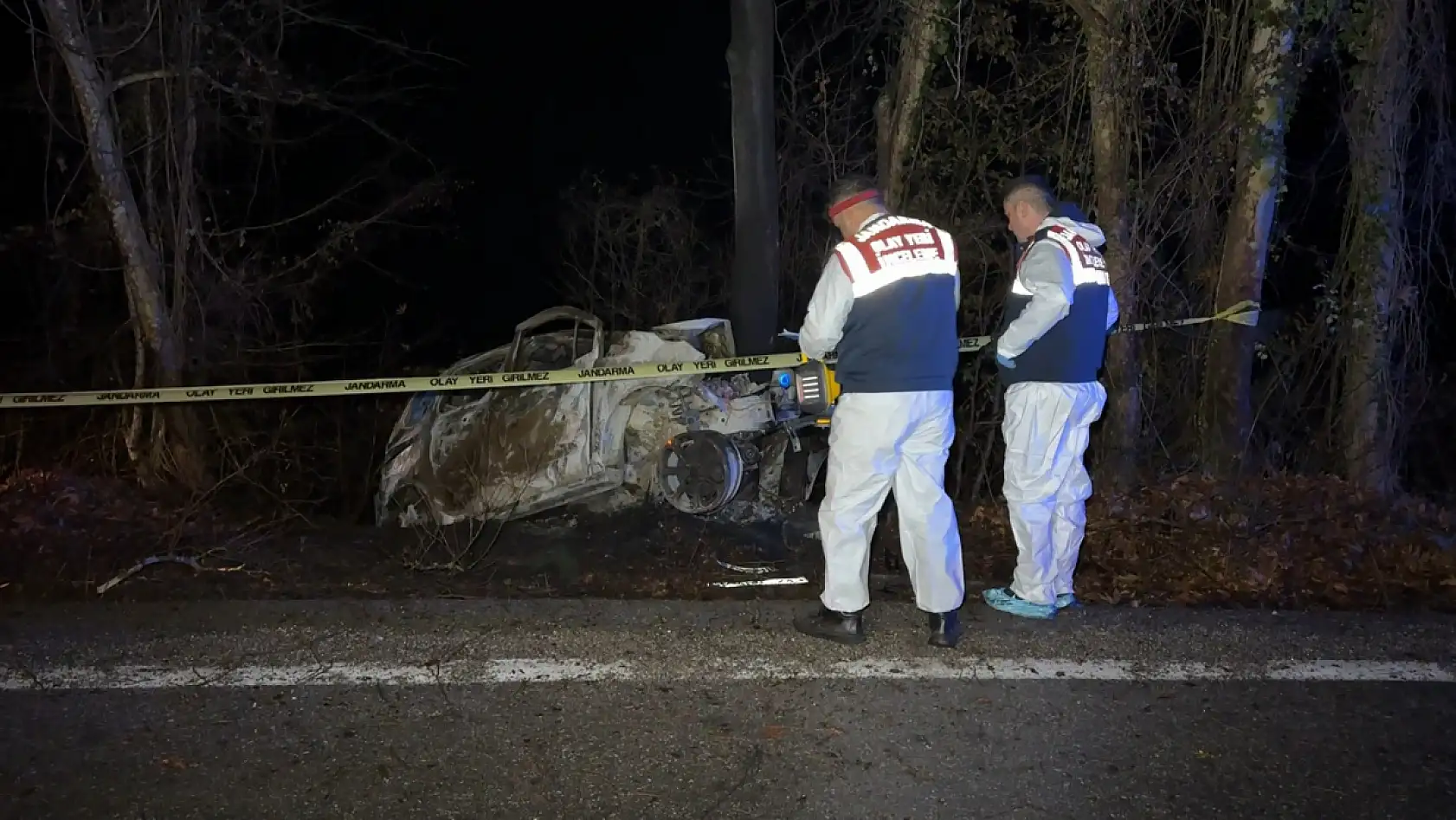 Feci kaza: Sürücü araçta yanarak hayatını kaybetti