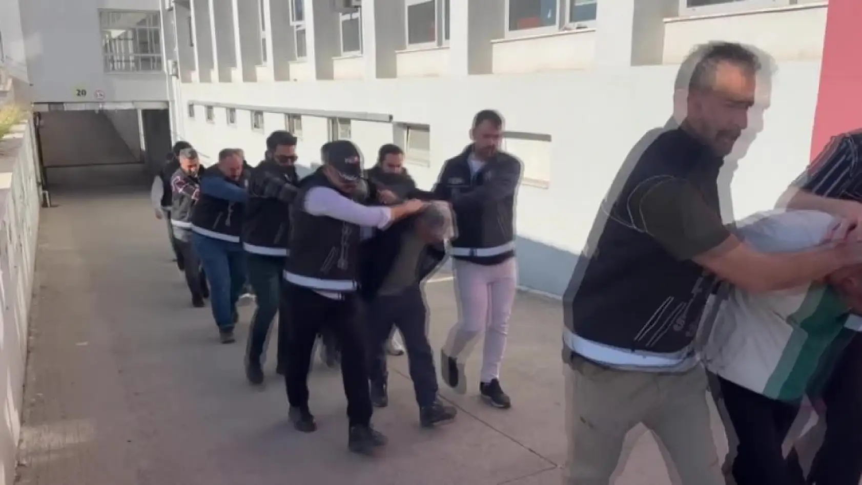 Muğla'nın da Aralarında Olduğu 6 İlde Silah Kaçakçılığı Şebekesi Çökertildi: 11 tutuklama