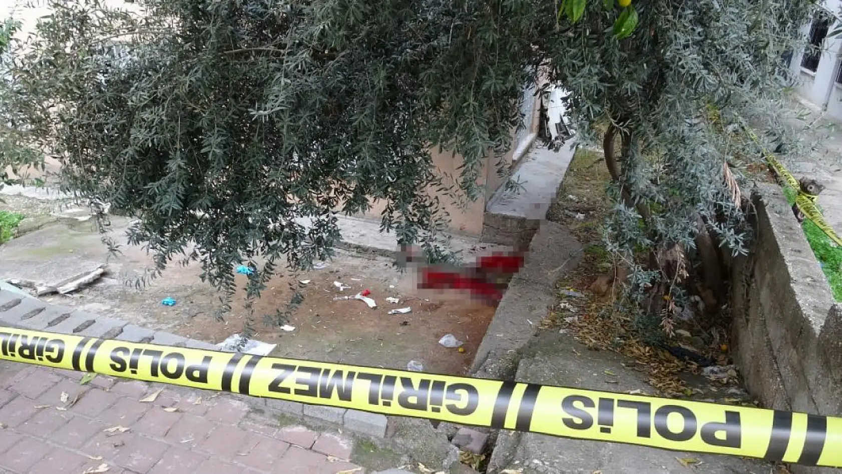 Bacağını elektrikli testereye kaptıran yaşlı adam ağır yaralandı, olayı haber alan torun gözyaşlarına boğuldu