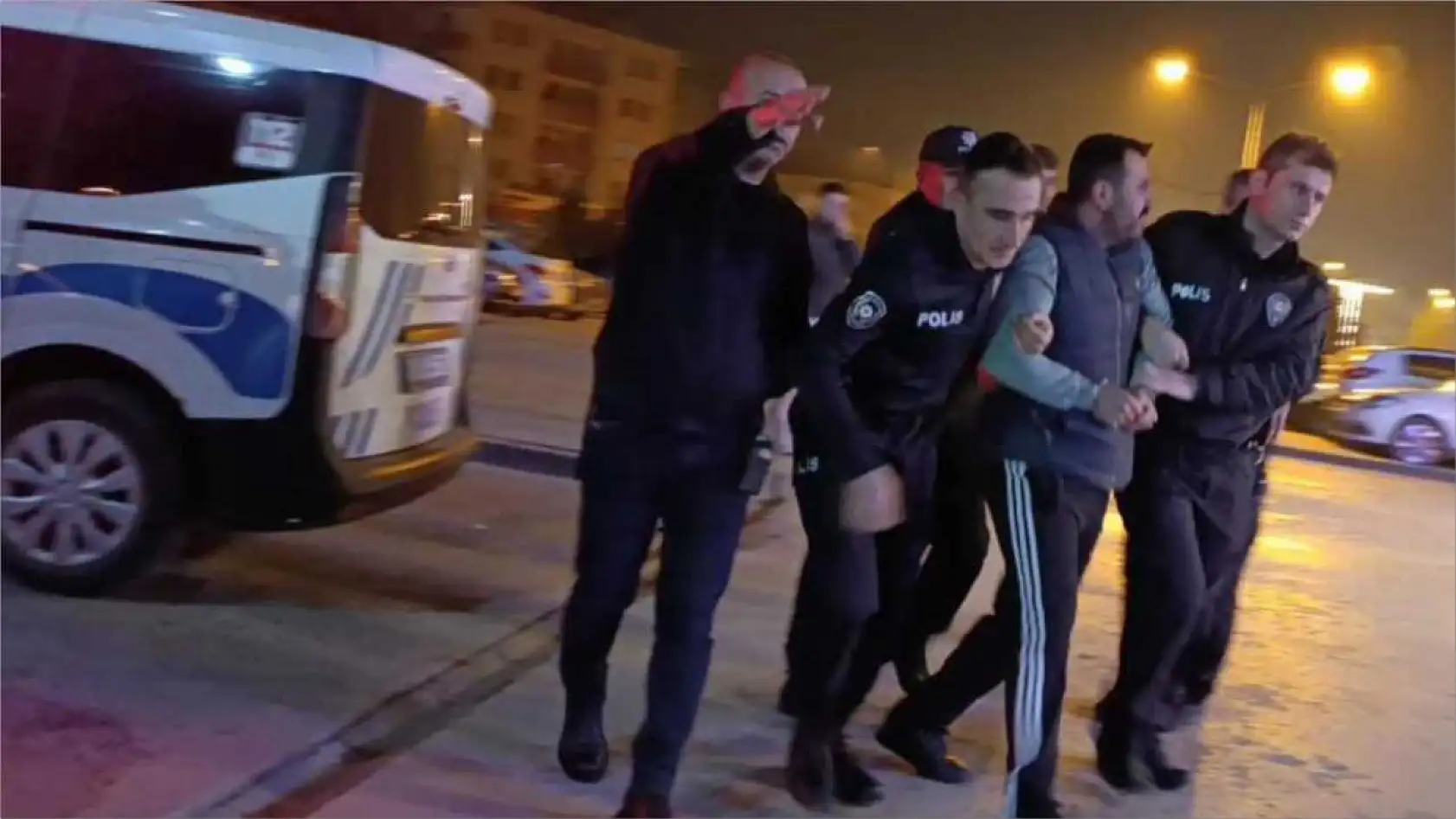 'Mahkeme beraat verdi, ben sizi rahat ettirir miyim' diyerek oğluna çarpan taksicinin ağabeyini vurdu