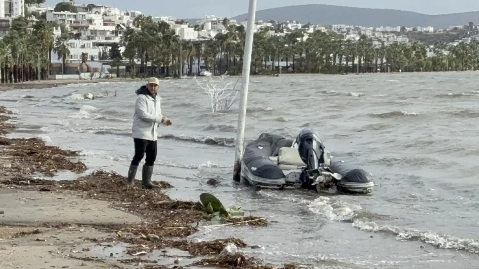 Bodrum'da selin ardından fırtına: 'Tekneler karaya oturdu, denizin rengi değişti'