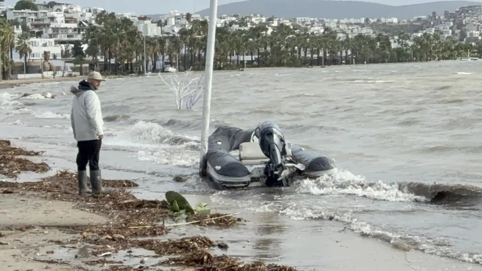 Bodrum'da selin ardından fırtına: 'Tekneler karaya oturdu, denizin rengi değişti'