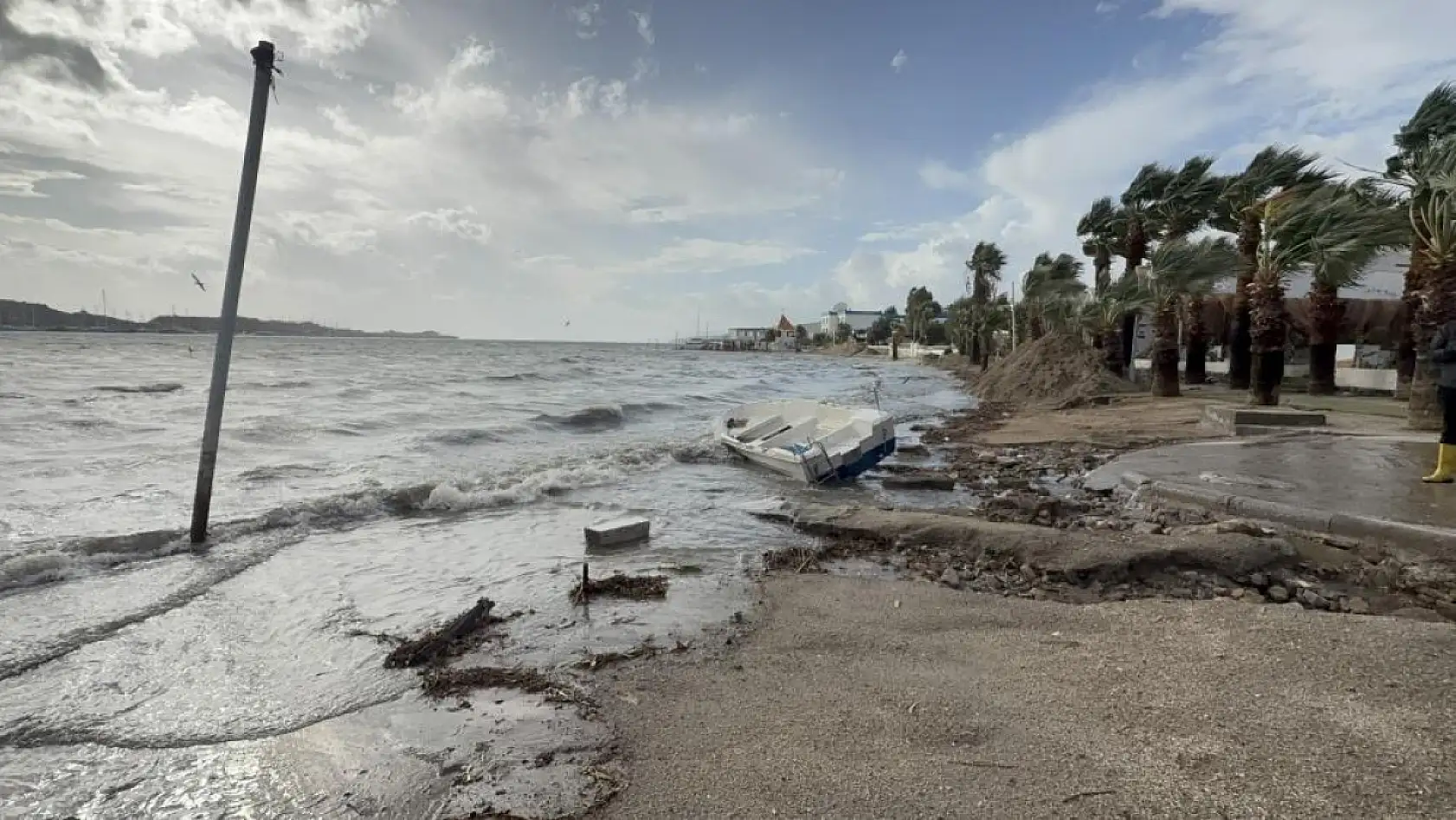 Bodrum'da selin ardından fırtına: 'Tekneler karaya oturdu, denizin rengi değişti'