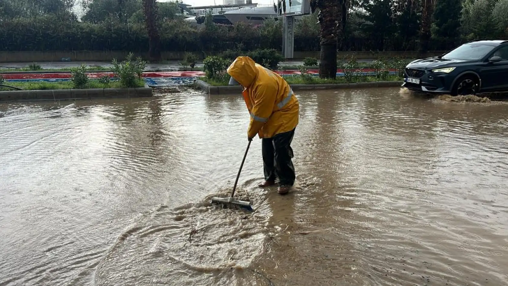 Bodrum'da sel sonrası ilk açıklama: 'Metrekareye 45 kilogram yağış düştü'