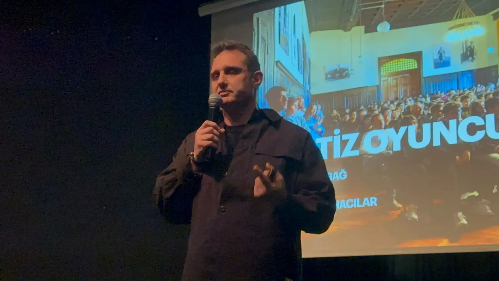 Marmaris'te otizmli bireylerin sahne performansı ayakta alkışlandı