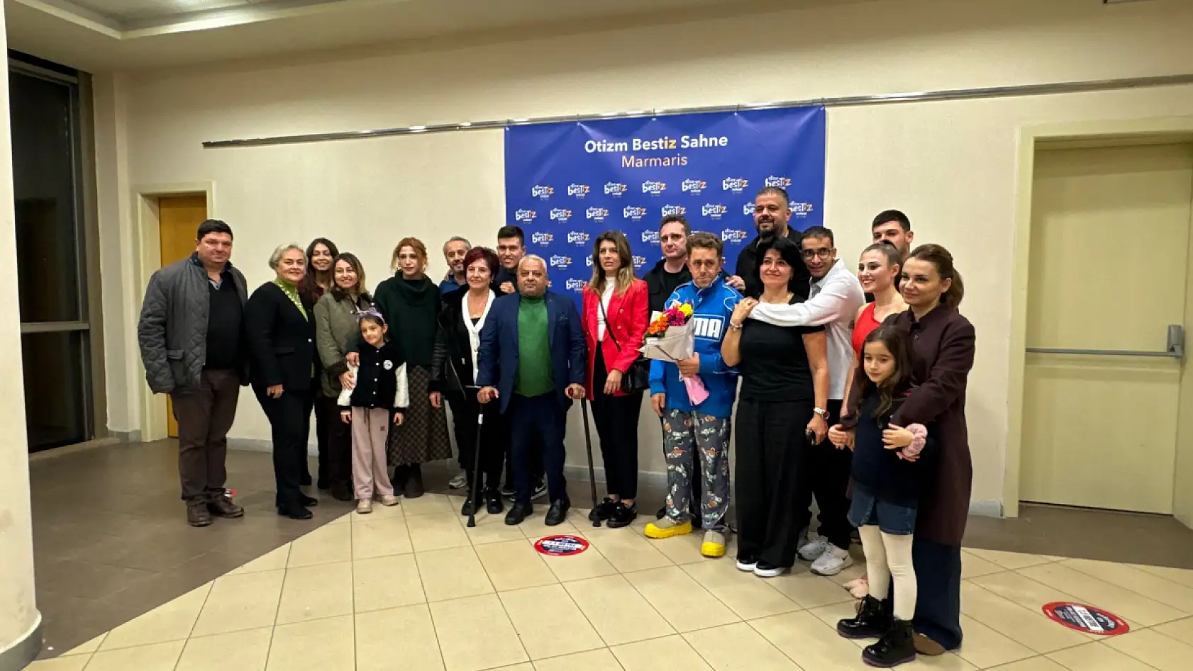 Marmaris'te otizmli bireylerin sahne performansı ayakta alkışlandı