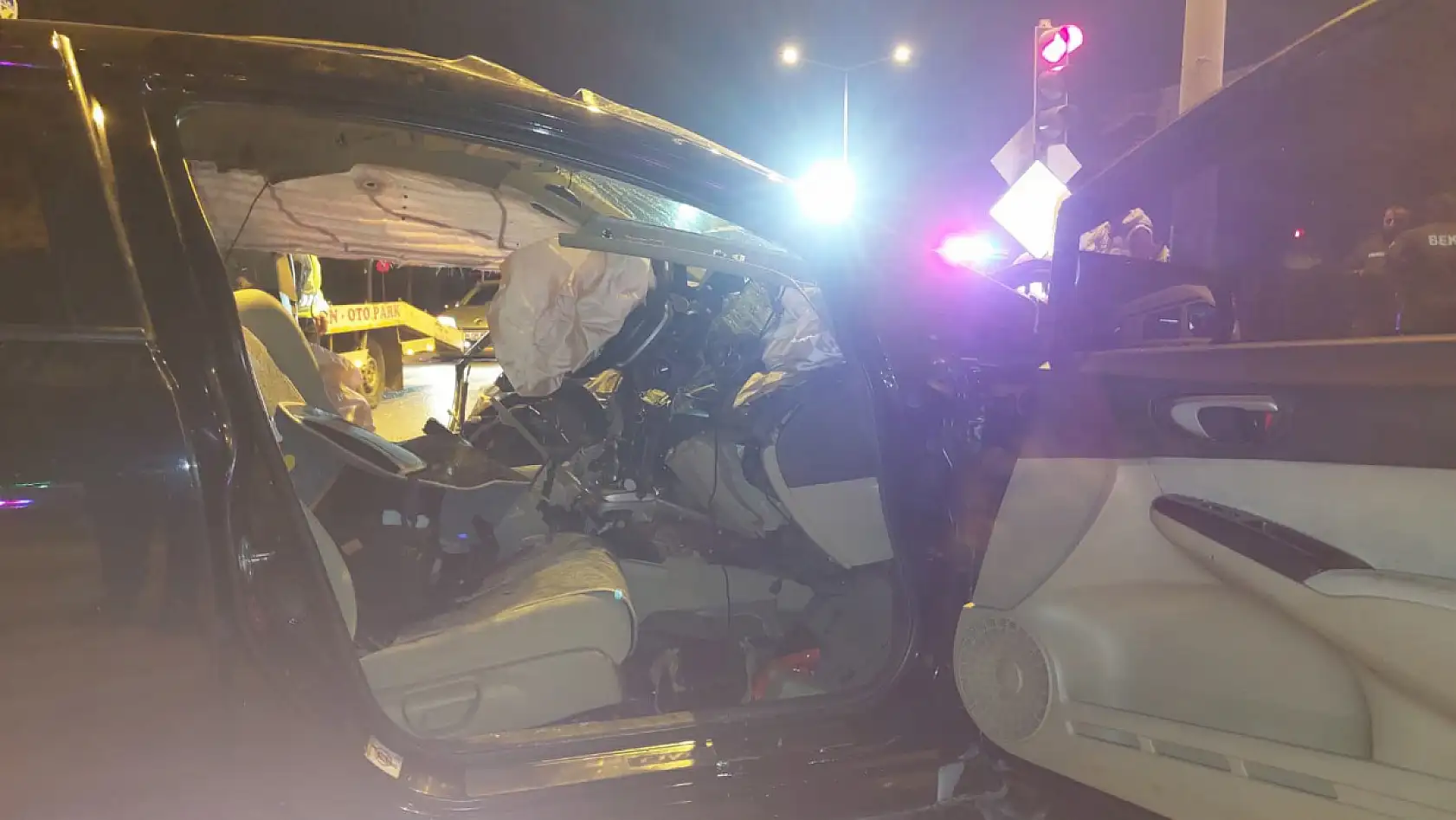 D-100'de kaza: 1 ölü, 2'si ağır 3 yaralı