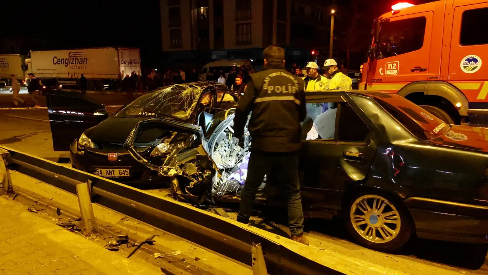 D-100'de kaza: 1 ölü, 2'si ağır 3 yaralı