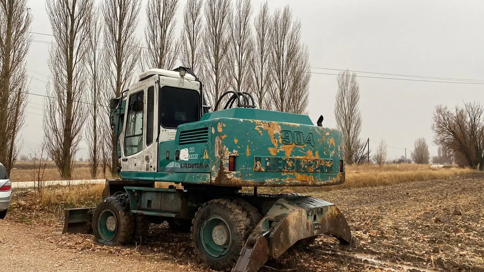 DSİ'ye ait kepçenin çalınıp define arandığı iddiası