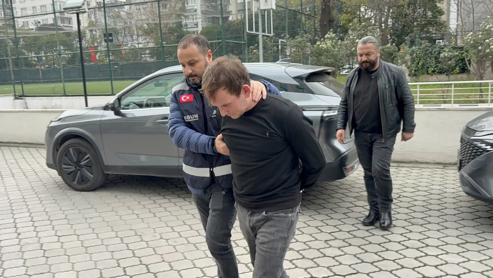 Üvey oğlunu bıçaklayarak öldürdü