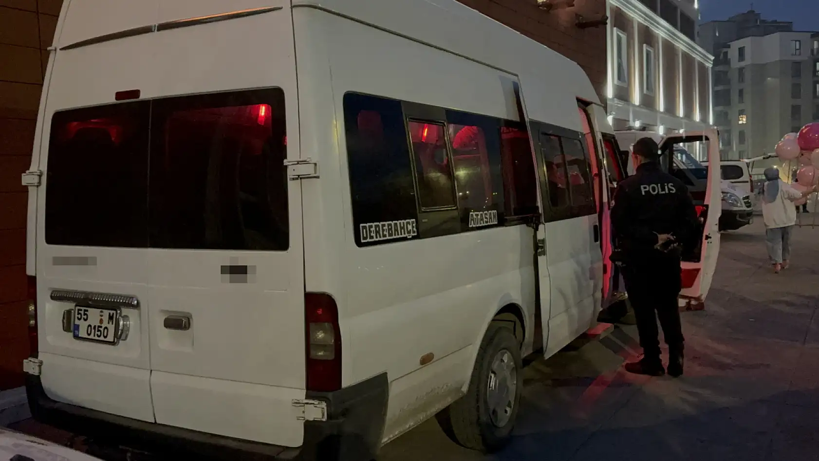 Aracında silahlı saldırıya uğrayan dolmuş şoförü hastanelik oldu