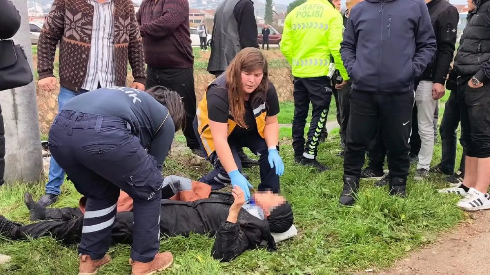 Otomobil dere yatağına uçtu: 3 yaralı