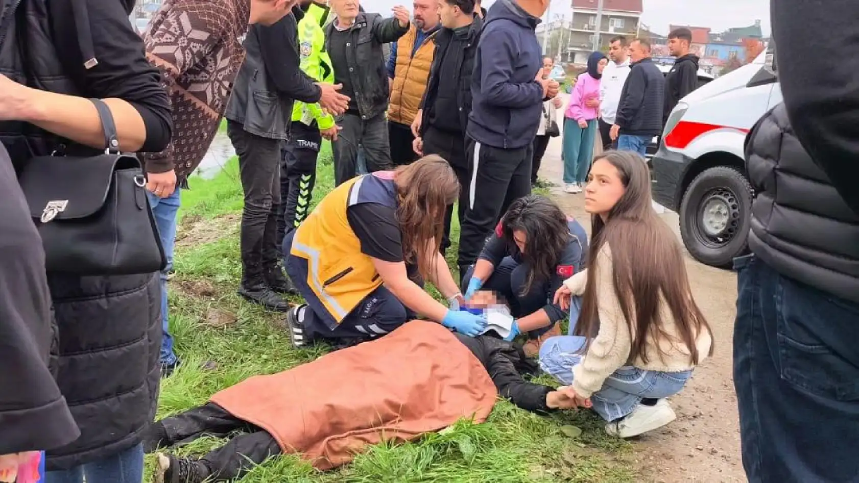 Otomobil dere yatağına uçtu: 3 yaralı