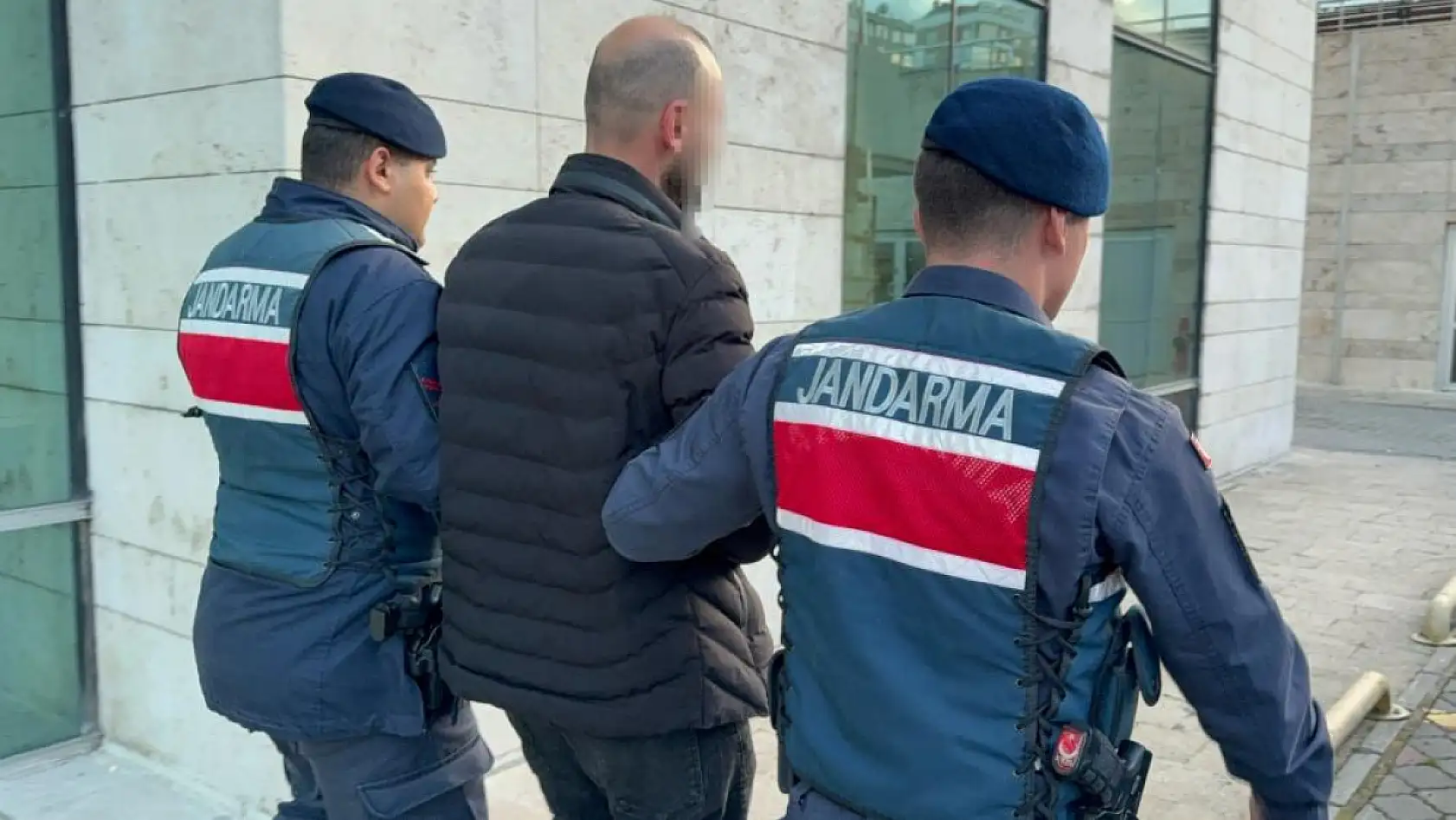 Dolmuş şoförüne silahlı saldırı düzenleyen şoför tutuklandı