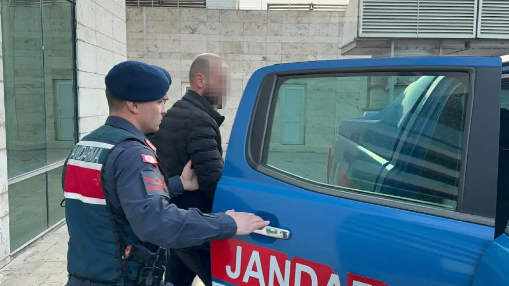 Dolmuş şoförüne silahlı saldırı düzenleyen şoför tutuklandı