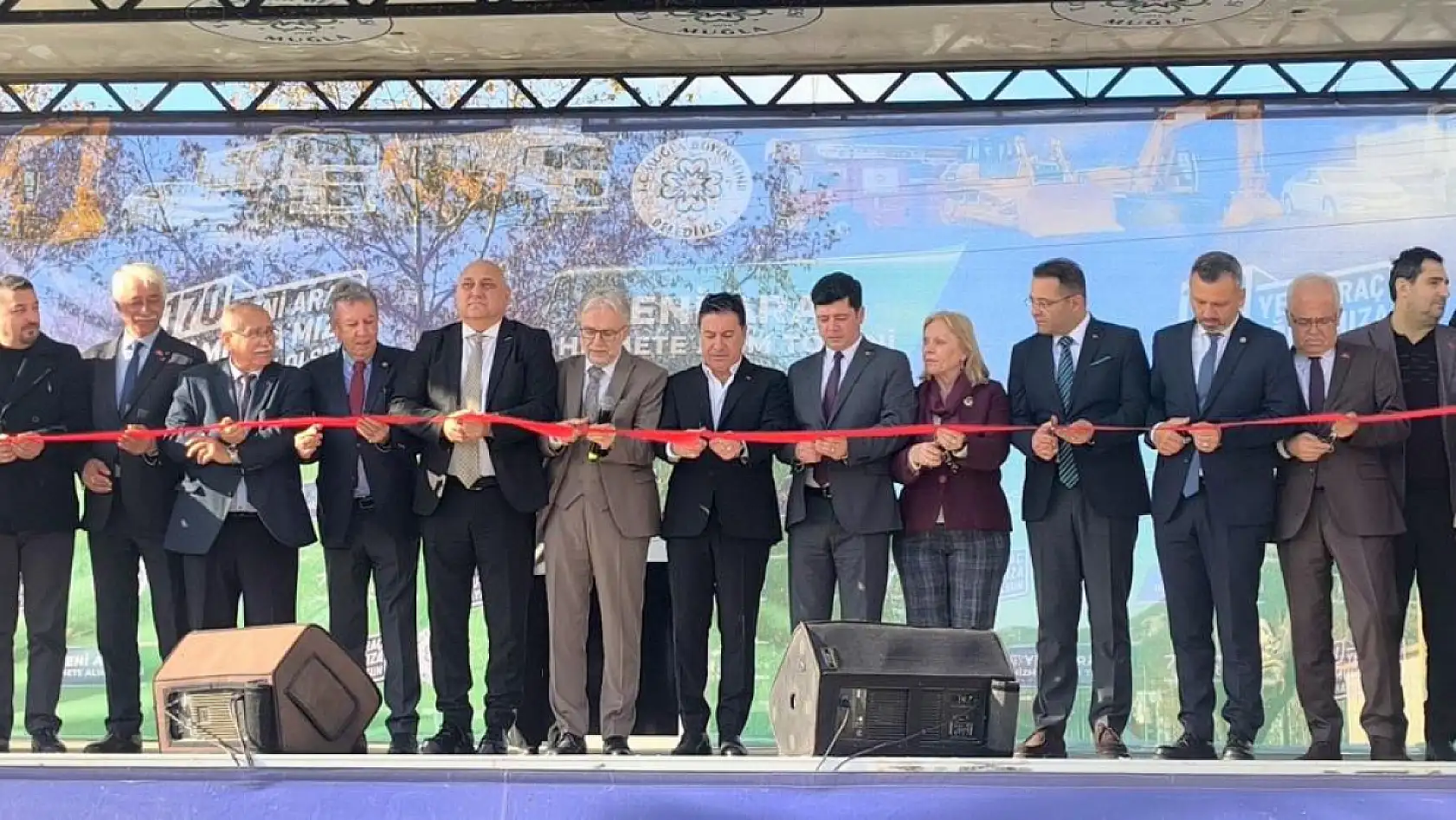 Muğla Büyükşehir Belediyesi'nin 170 yeni aracı hizmete başladı