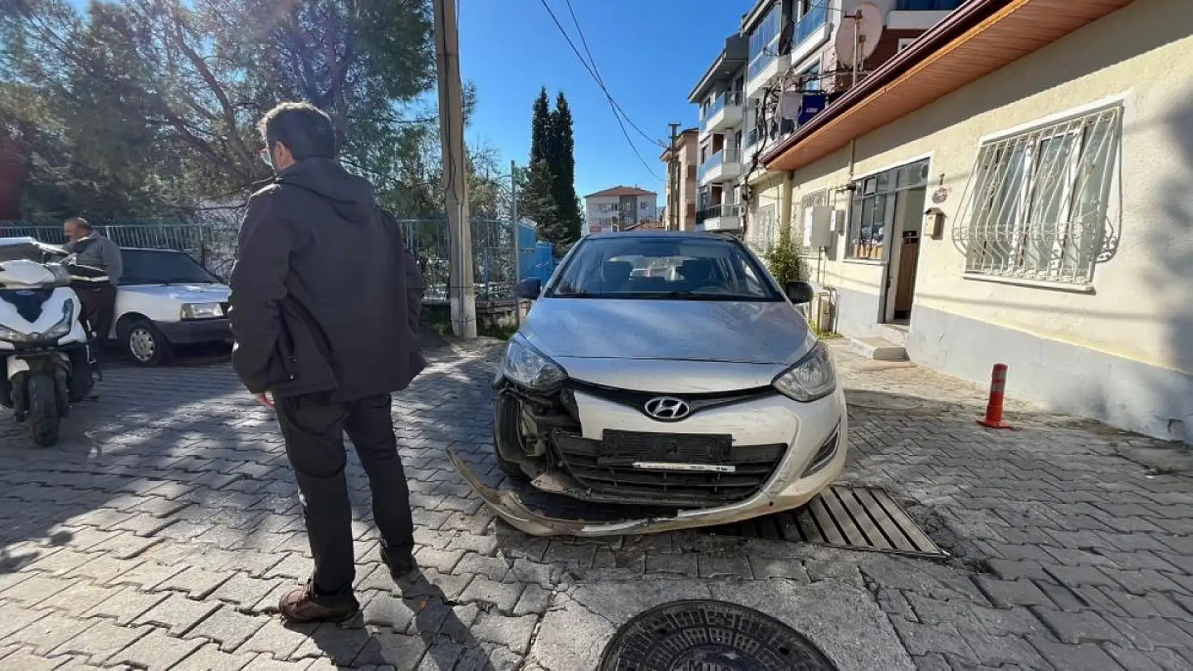 Menteşe'de otomobil ile motosiklet çarpıştı: 2 yaralı
